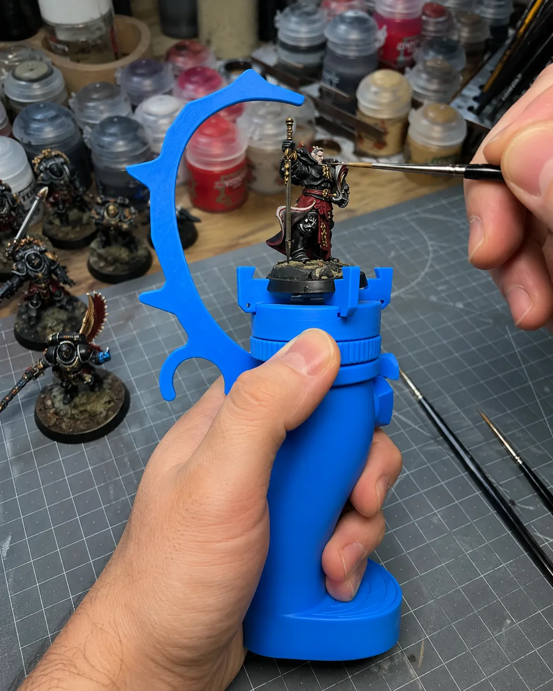 Poignée de maintien imprimée avec figurine en cours de détail